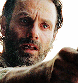 tumblr_nu0i8jwkkc1r1tya9o7_r1_250.gif