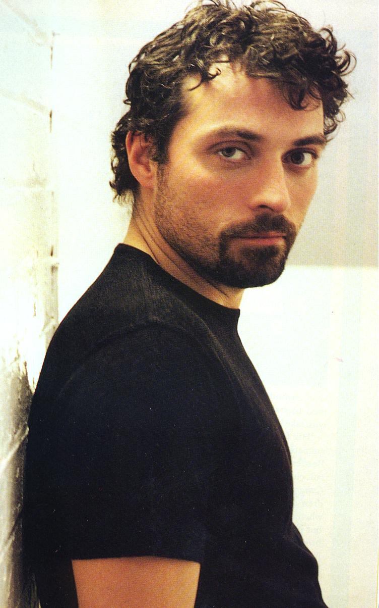 Rufus-Sewell-rufus-sewell-739873_752_1204.jpg