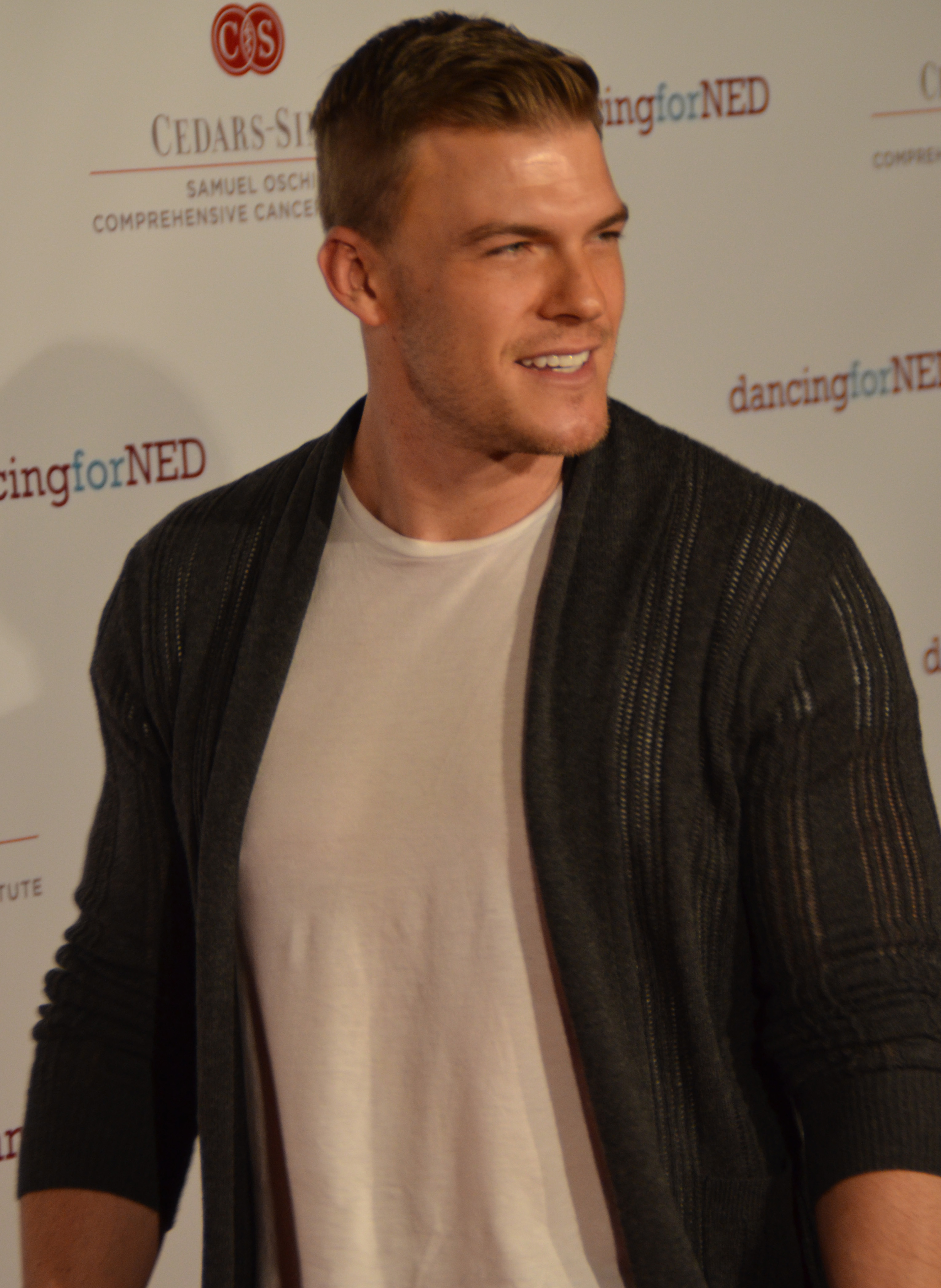 Alan_Ritchson_%28cropped%29.jpg