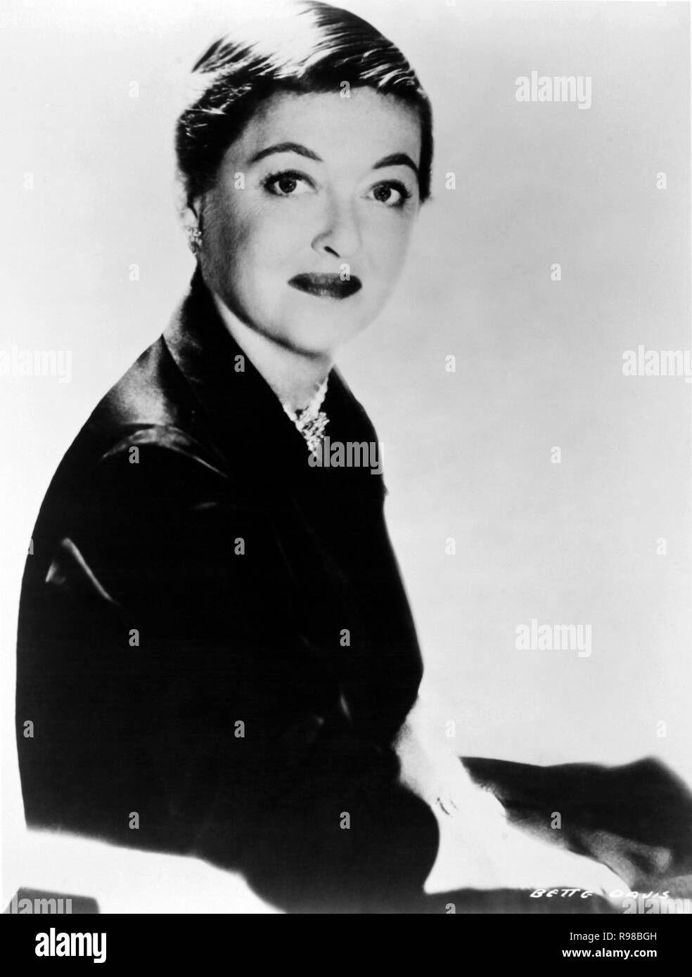 bette-davis-1960-R98BGH.jpg
