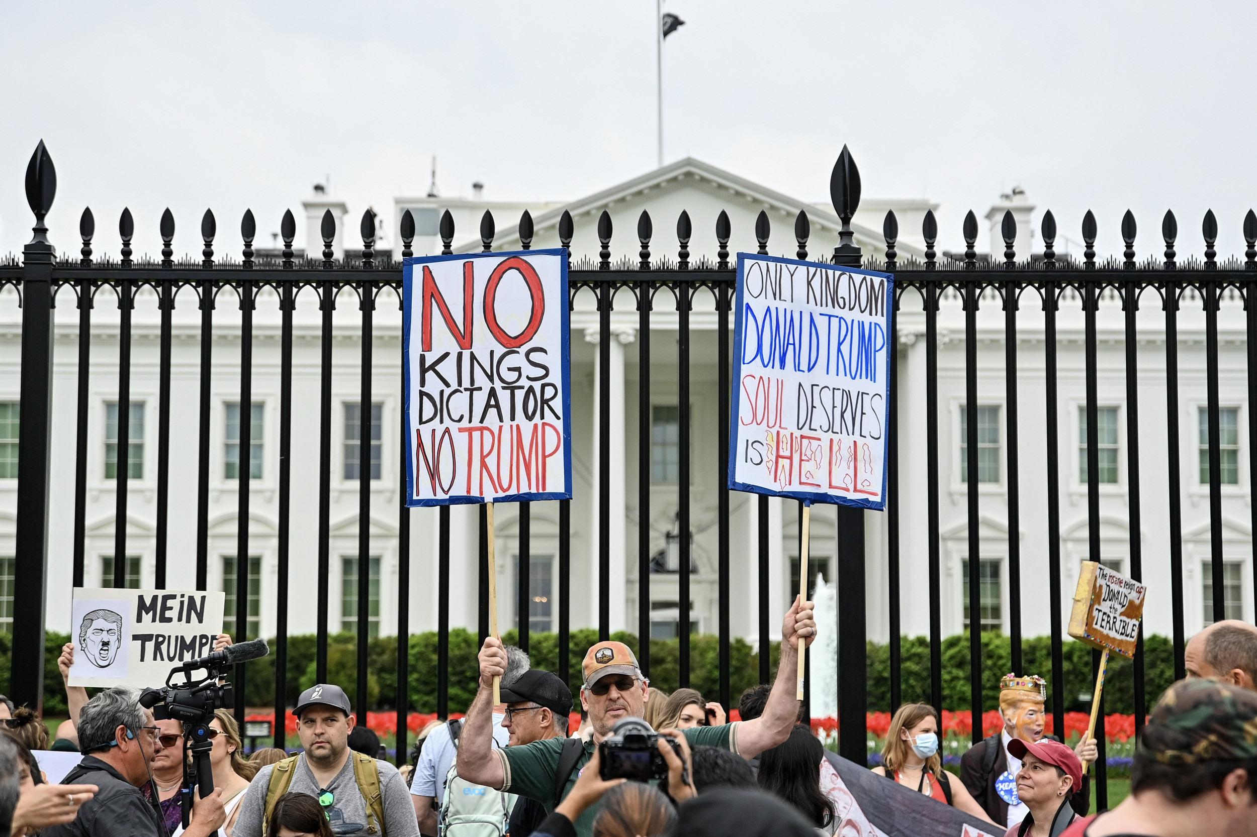 www.newsweek.com