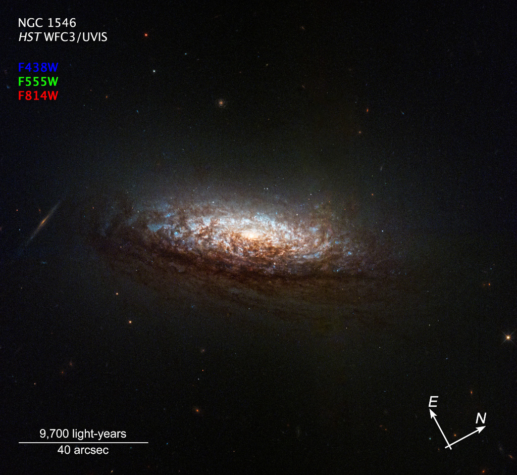 NGC1546compassHST1024.jpg