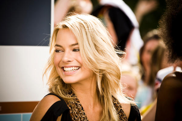 Margot_Robbie_by_SteveCook.jpg