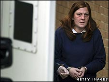 _44552627_karenoutsidecourt226b.jpg