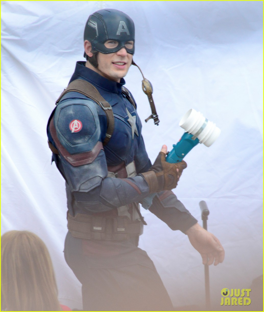 captain-americas-new-weapon-is-a-enter-our-poll-02.jpg