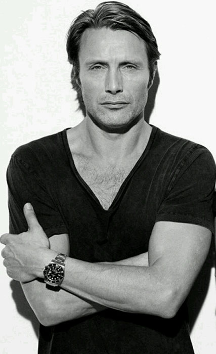 Mads-Mikkelsen-Poses.jpg