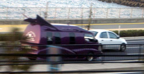 Kyoto_Shinkansen_PurpleBus.jpg