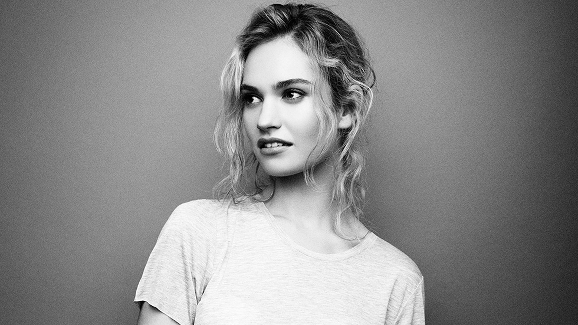 Lily-James-Black-and-White-Wallpaper.jpg