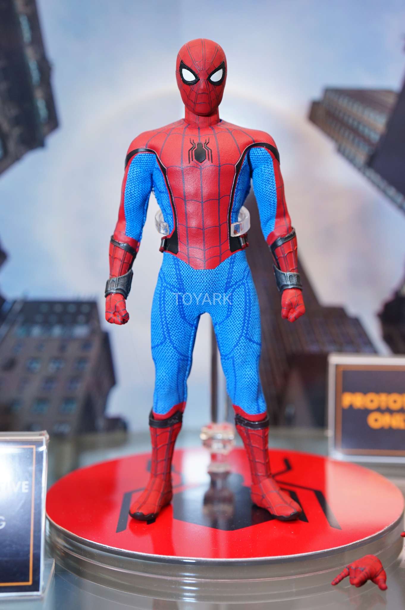 SDCC-2017-Mezco-One12-Update-001.jpg