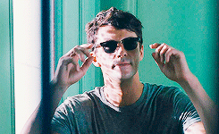 tumblr_mq3arzStTS1qgfhnro5_r1_250.gif