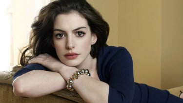 288758_anne-hathaway_375_211.jpg