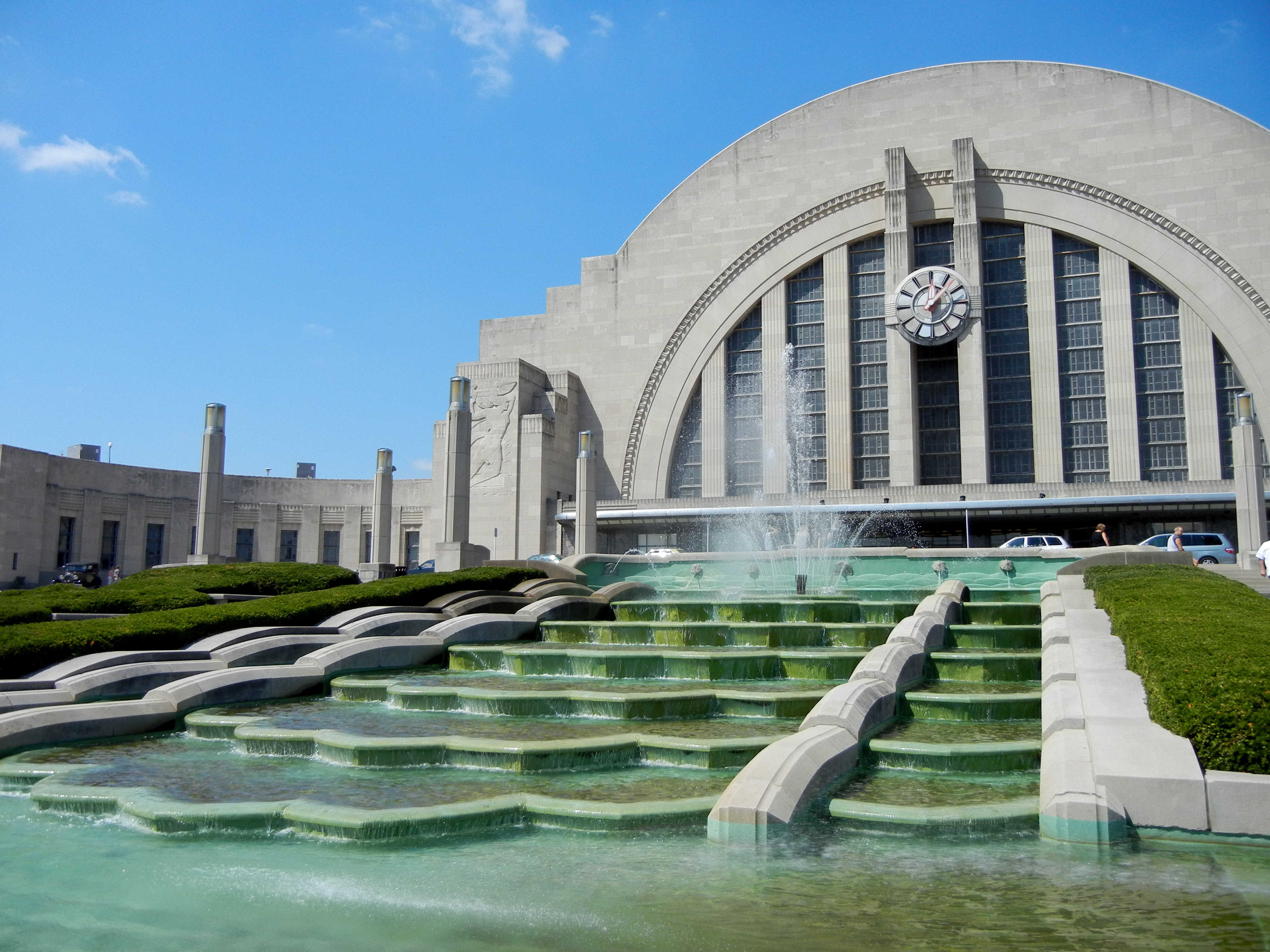 Cincinnati_Union_Terminal_principal_facade.jpg