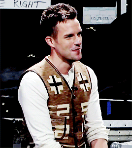tumblr_oc8afyRRR11r27q3xo3_400.gif