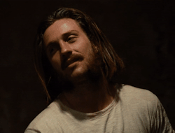 tumblr_ojwa9rTS9K1s1bunio9_r1_250.gif