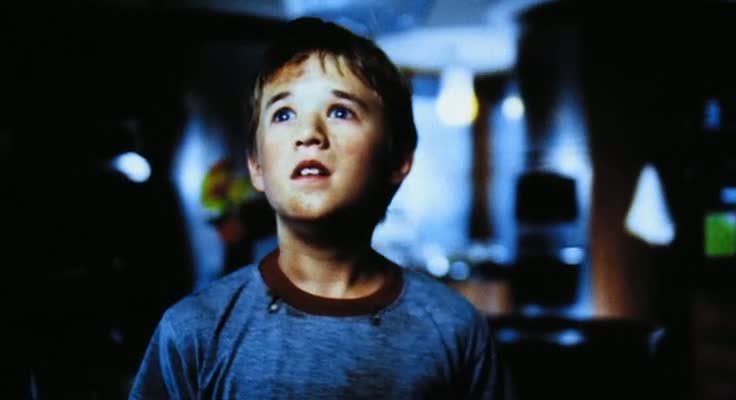 haley-joel-osment-1315593410.jpg