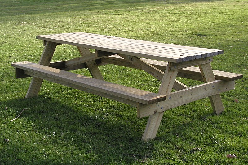 800px-Picnic_table.jpg