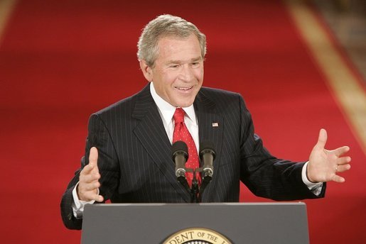 Bush_at_podium_20050428.jpg