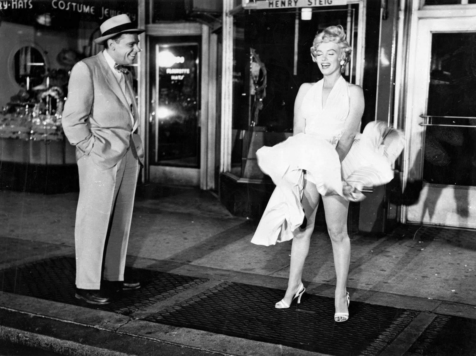 Tom-Ewell-Marilyn-Monroe-The-Seven-Year.jpg