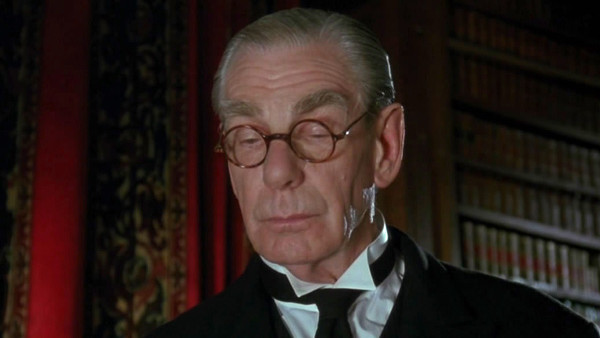 michael-gough-alfred-pennyworth-600x338.jpg