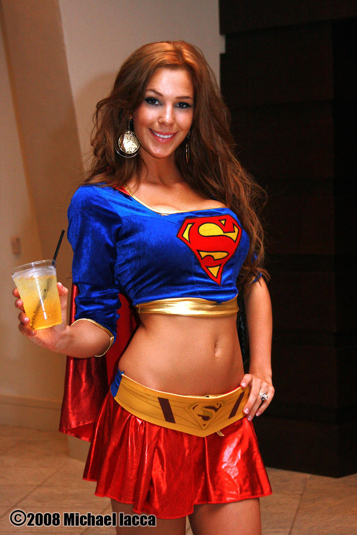 Supergirl_3_by_Insane_Pencil.jpg