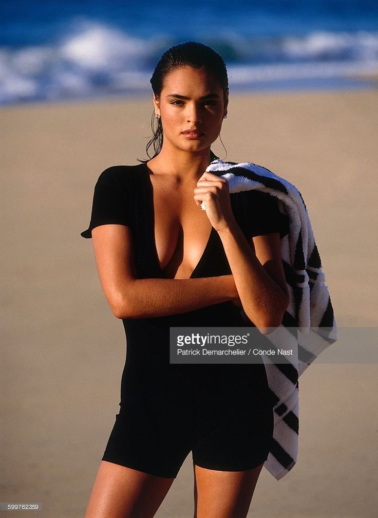 ae141b4ba3f69295bff04f117b5e0de3--talisa-soto-beach-wearing.jpg