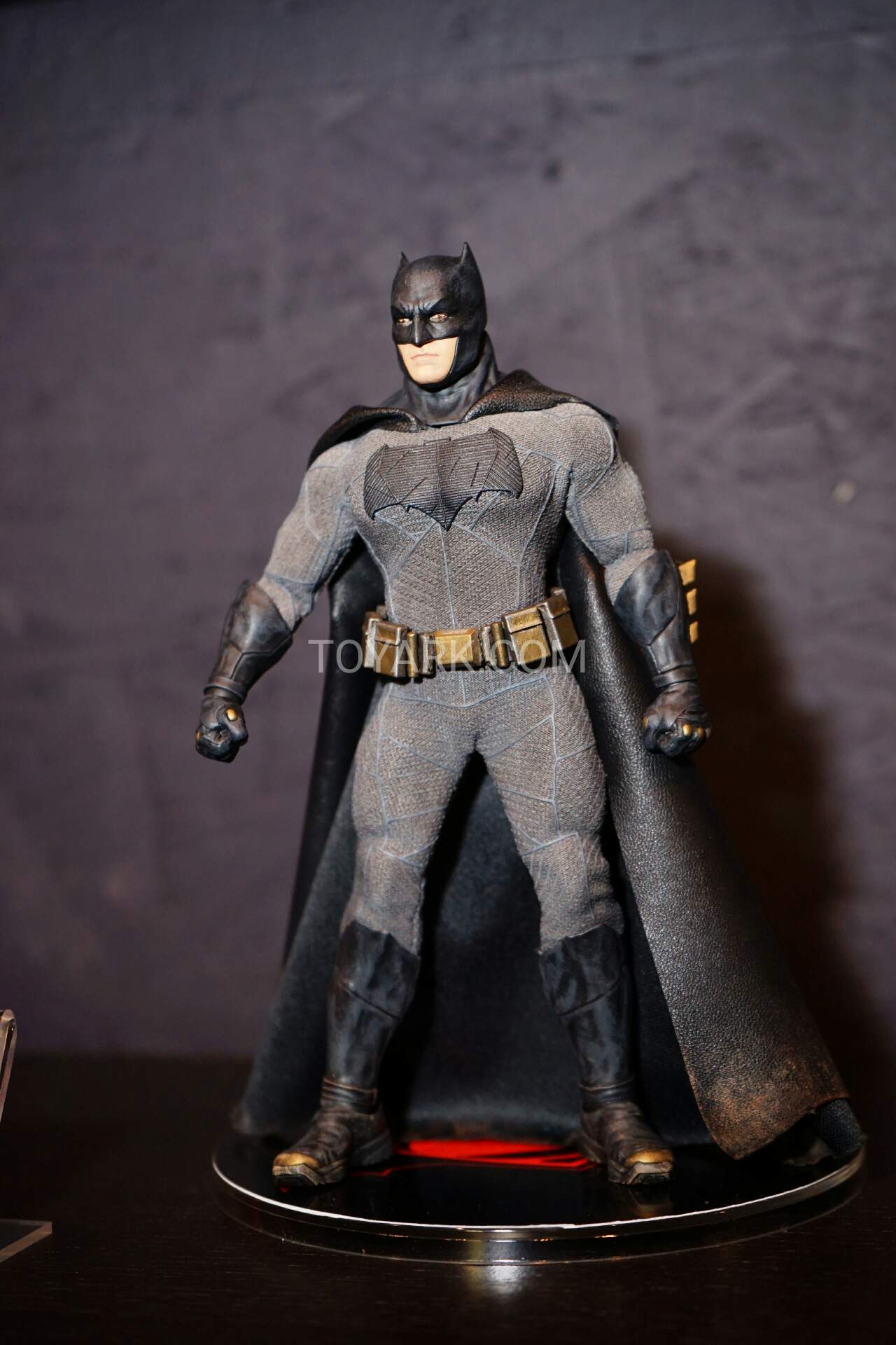 Mezco-One12-DC-003.jpg