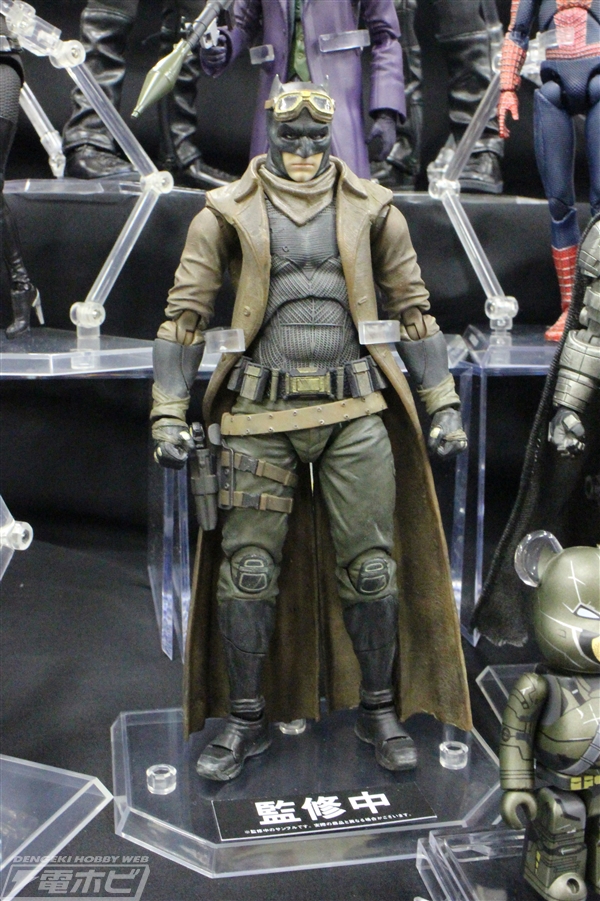 MAFEX-BvS-Knightmare-Batman.jpg