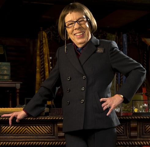 linda-hunt-photo.jpg