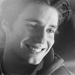 tumblr_mk1y44DisA1rei3gfo3_r1_250.gif