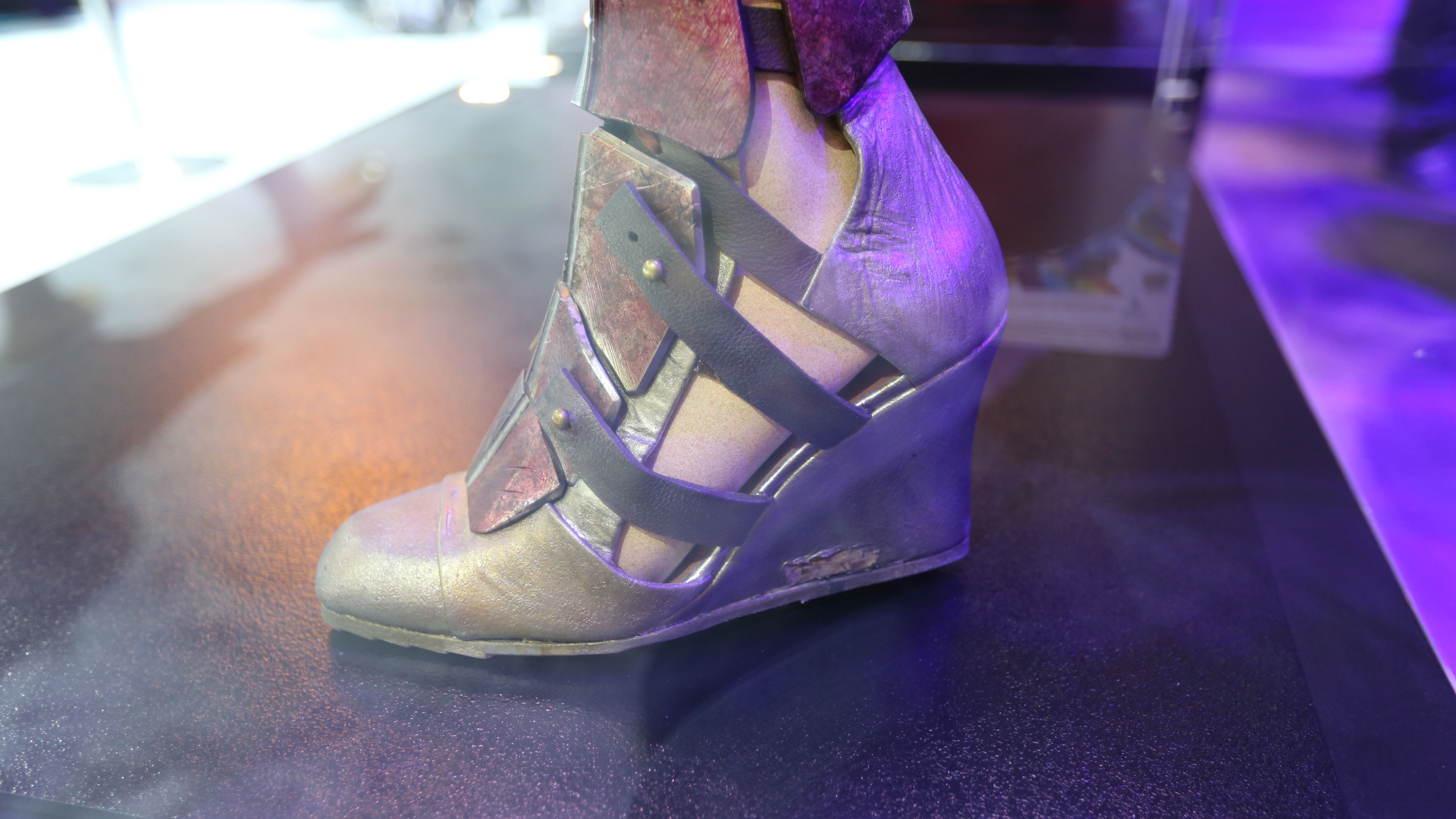 wonder-woman-feet-batman-vs-superman.jpg