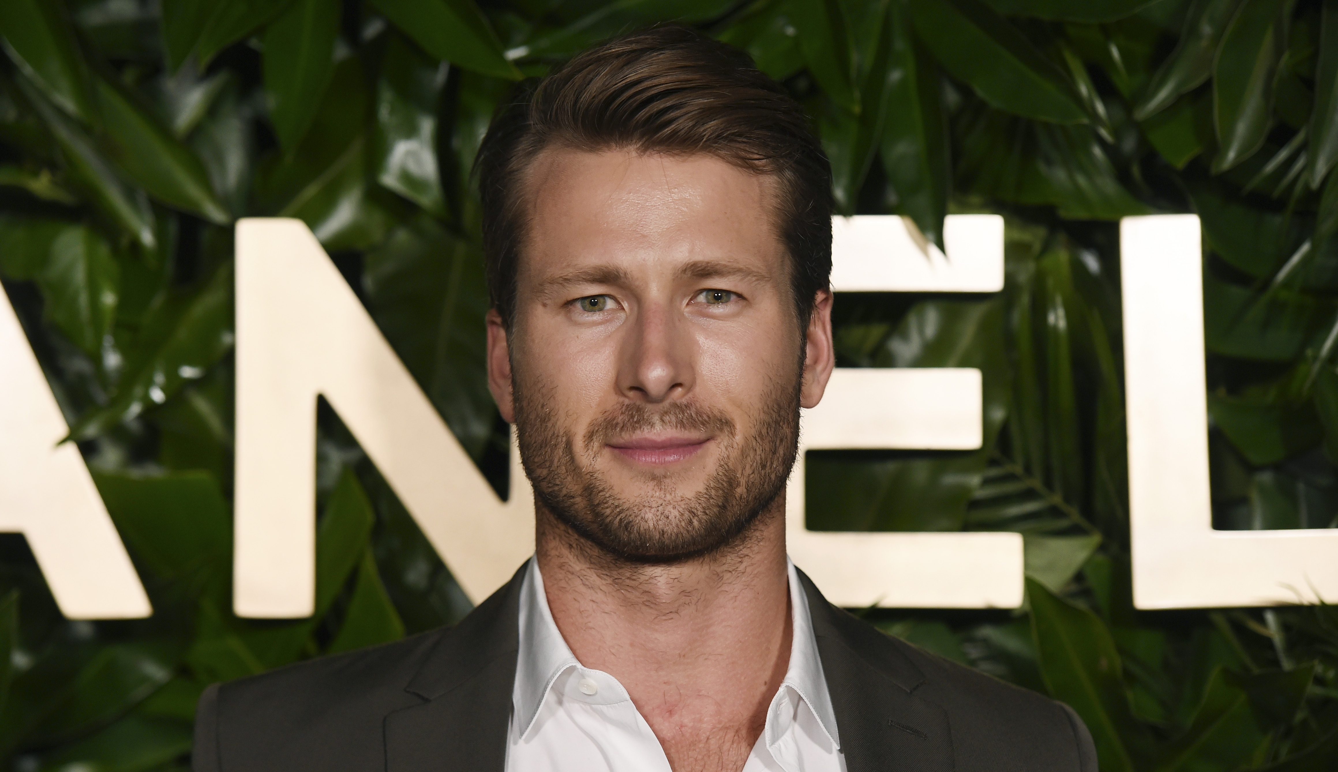 glen-powell-2-e1610132733780.jpg