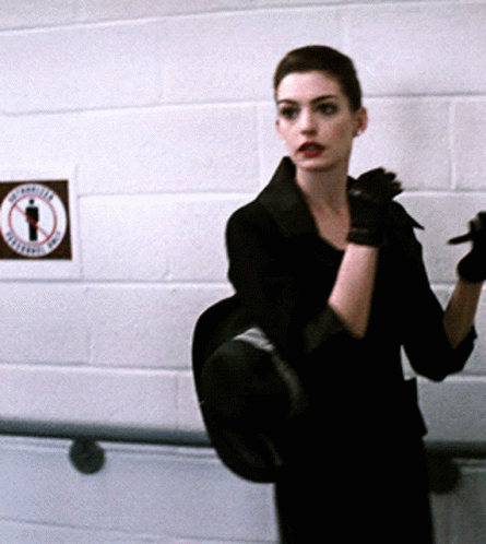 anne-hathaway-selina-kyle.gif