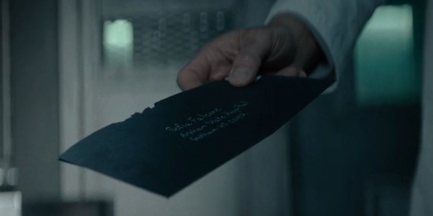 selina-letter-in-penguin-finale.jpg