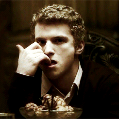 tumblr_n1k4y6sdnE1sg49umo2_r1_250.gif