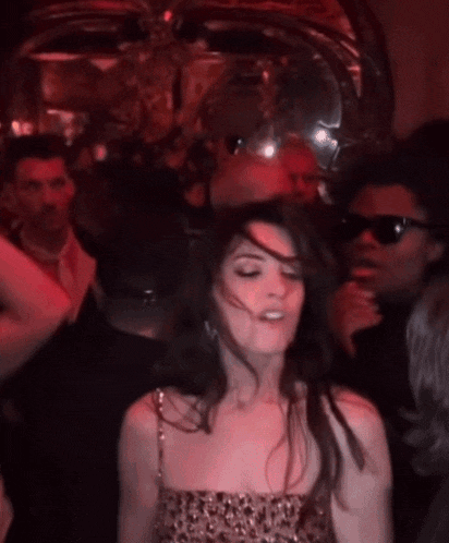 anne-hathaway-dancing.gif