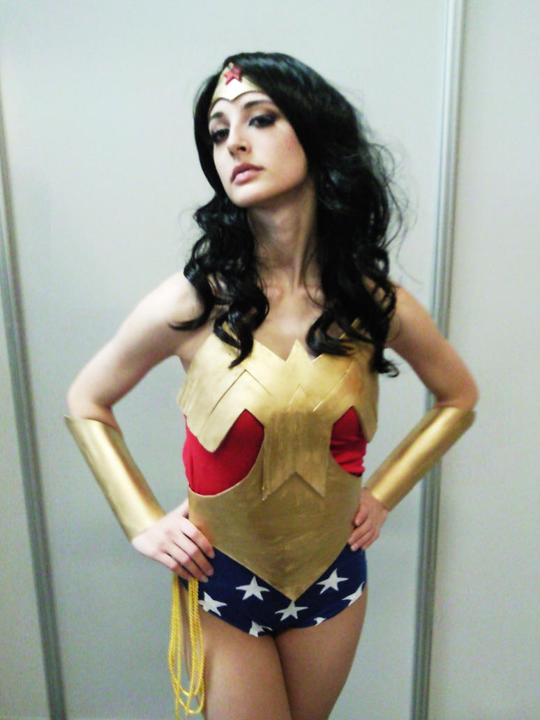 wonder_woman_2_by_ivettepuig-d3e7pgm.jpg