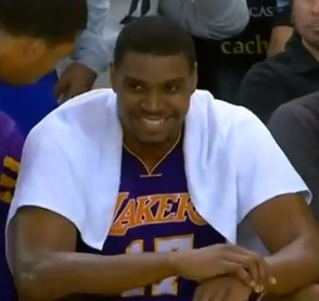 andrew-bynum-laughing.jpg