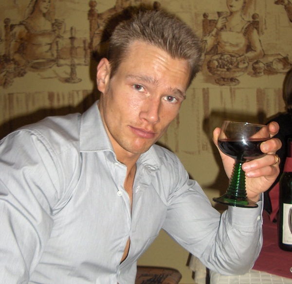 martin-berkhan-drinking.jpg