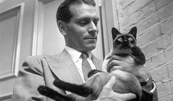 LaurenceOlivier-1946-preview.jpg