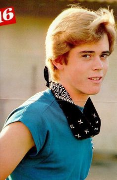 2300b01380864e3cf66c7b657320ede3--the-outsiders-hot-guys.jpg