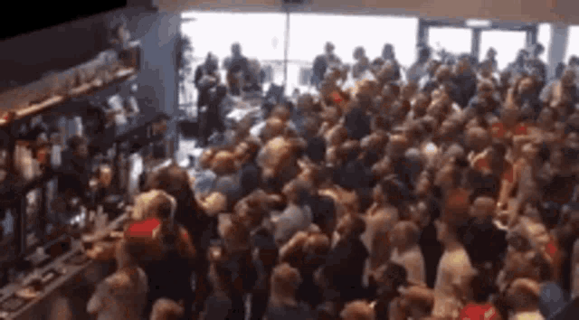 funny-crowd.gif