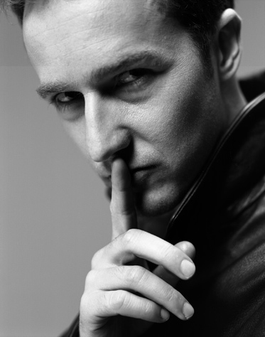 HOT-edward-norton-1728996-373-474.jpg