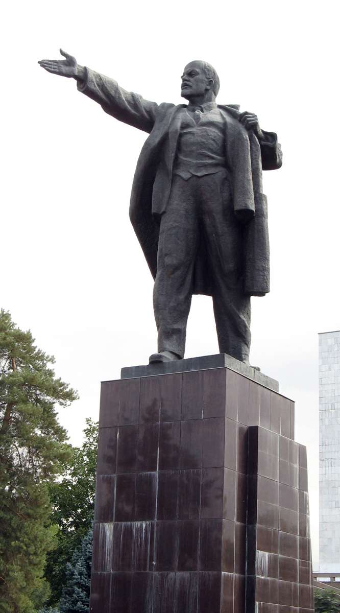 Lenin.Statue.Bishkek.jpg