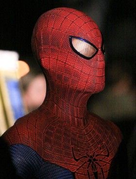 Amazing-Spider-Man-Costume-Close-Up-280x367.jpg