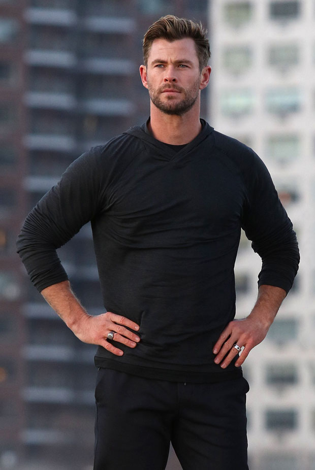 Chris-Hemsworth-shirtless-mega-post.jpg