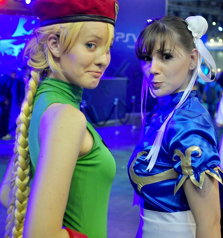cammy_and_chunli_3_by_oniksiyasofinikum-d4thqe5.jpg