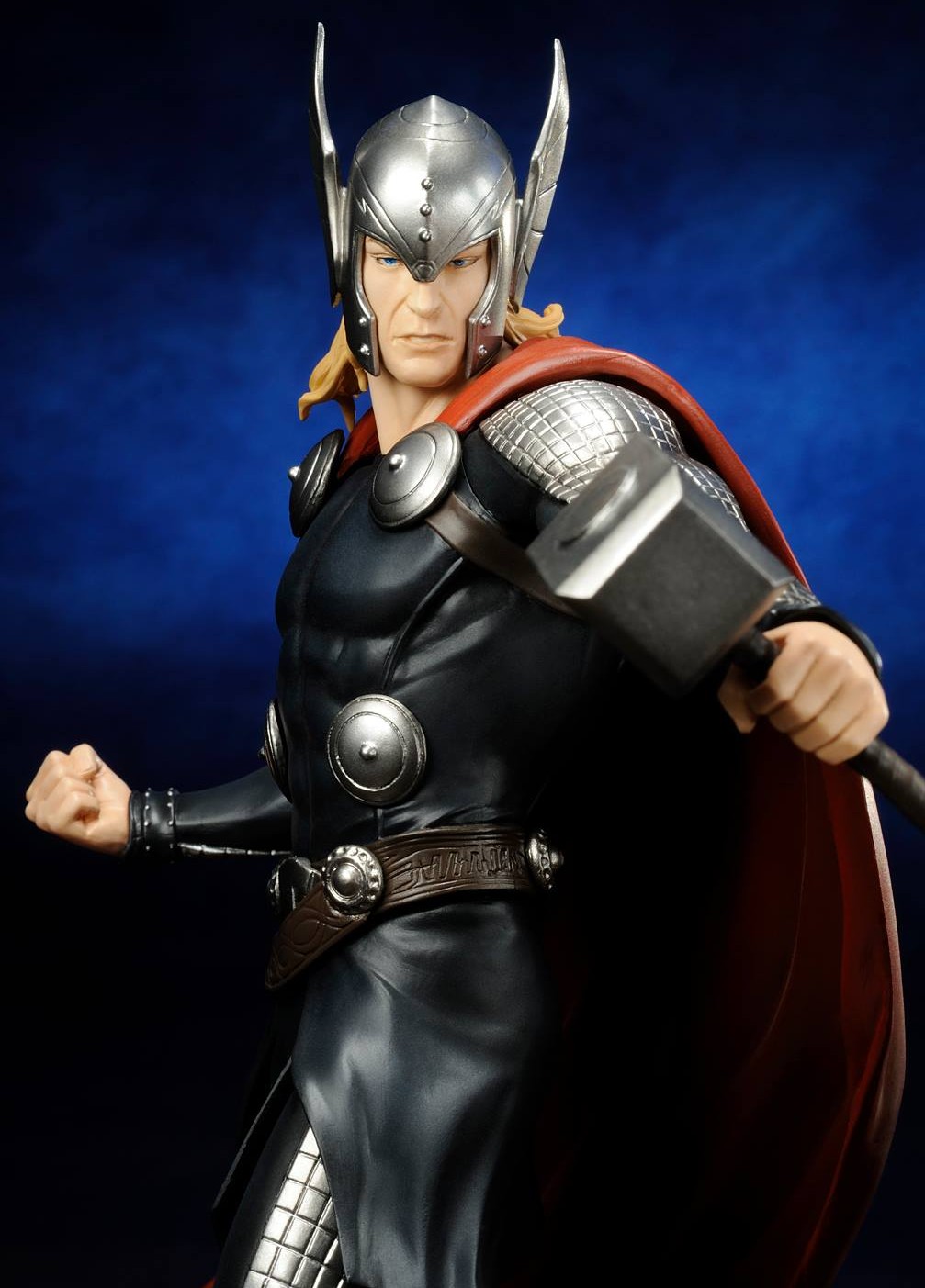 Marvel-Kotobukiya-ArtFX+-Thor-Avengers-Statue-Close-Up-e1397279535857.jpg