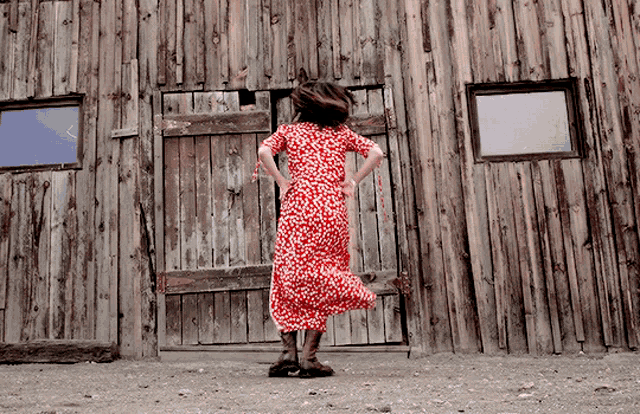ana-de-armas-dancing.gif