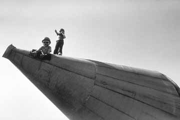 bwspaceship.jpg