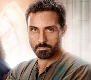 c36a17421680a8c1605ab5b5c402f455--rufus-sewell-toms.jpg